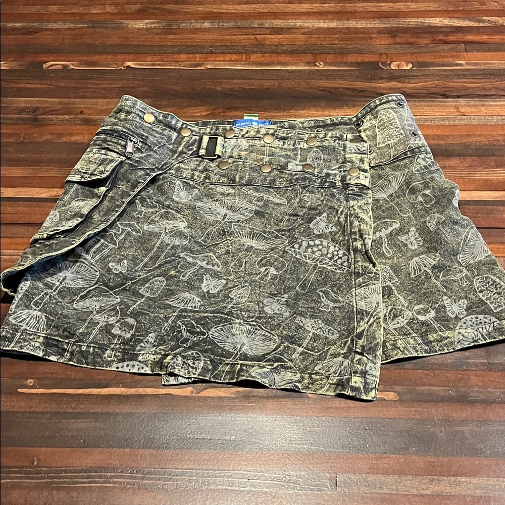 Stylish Black Mini Skirt with Mushroom Print